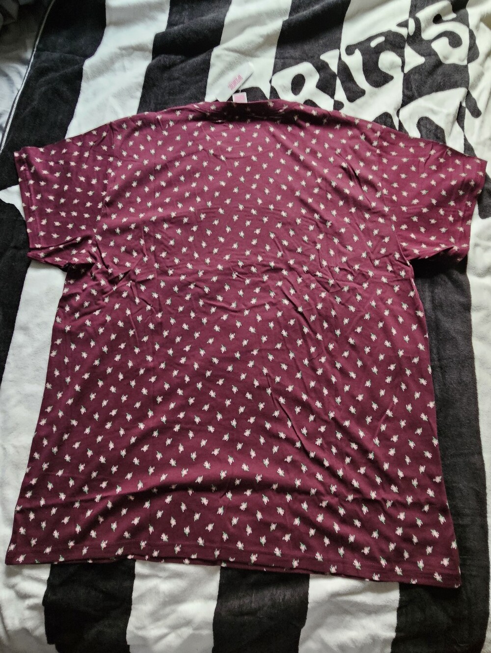 Vs Pink Tee - Picture 4 of 4